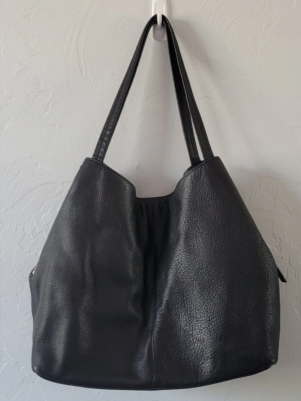 Vince Camuto Black Leather Bag Quiet Luxury Work Travel Mob Wife Chic